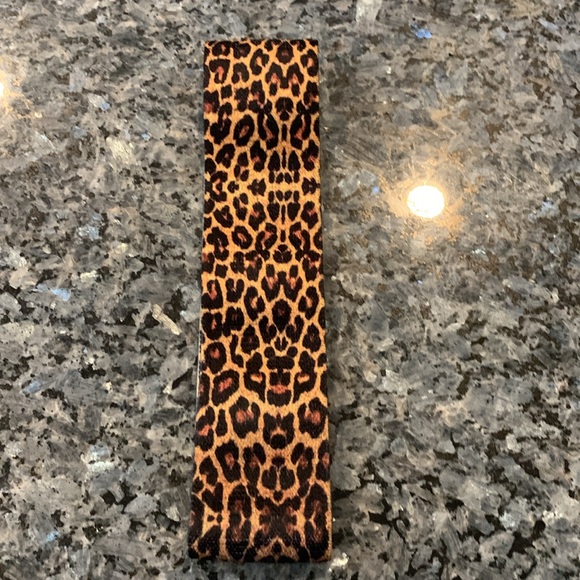 🛑Throwing Fits Leopard Print Resistance Band Hip Legs Exercise Workout - Picture 2 of 3